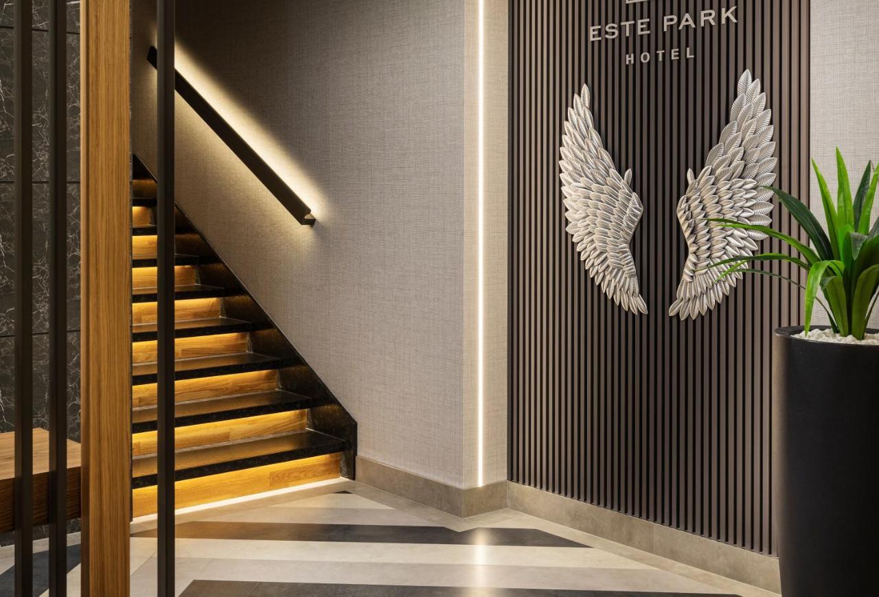 Хотел -- Park -- Part Of Urban Chic Luxury Design - Parking & Compliments - Next To Shopping & Dining Mall 4*
