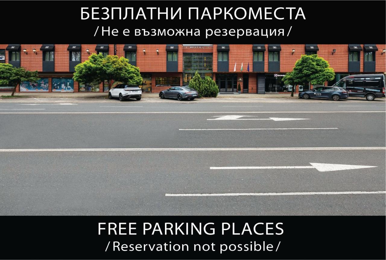 -- Park -- Part Of Urban Chic Luxury Design - Parking & Compliments - Next To Shopping & Dining Mall