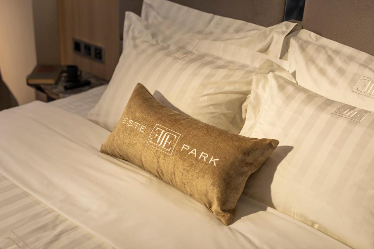 -- Park -- Part Of Urban Chic Luxury Design - Parking & Compliments - Next To Shopping & Dining Mall